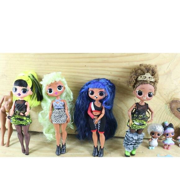 LoL Surprise Dolls Omg Lot of 77+ Dolls including minis Pieces Royal Bee Nomi - Picture 7 of 13